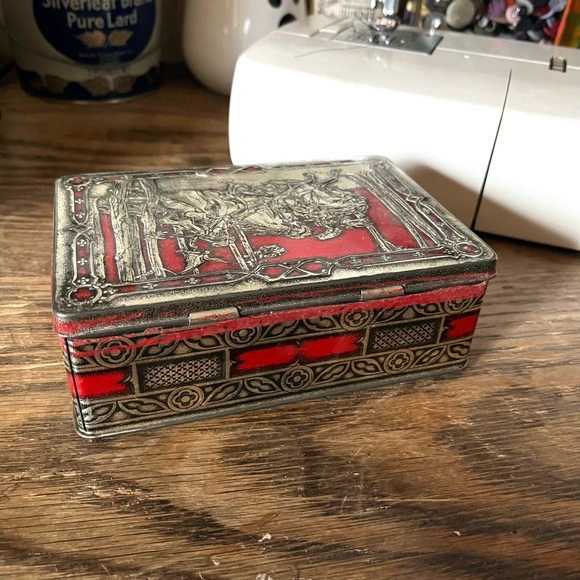 Vintage Riley’s Toffee Candy Tin - Picture 4 of 5